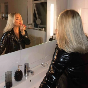  - As ball skinnjacka som har glänsande material🤩 köpt i Paris 