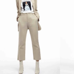  - Säljer ett par SKITsnygga linnebyxor från Gina gruvor som tyvärr inte kommer till användning!! Supersnygg passform speciellt där bak;)!! Köpare betalar för frakt, skriv för egna bilder!!🥰