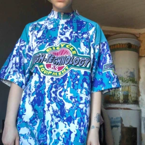  - Cykel tröja från Humana som inte används tillräckligt! Den är i storlek Large och kan användas som baggy ifall du har mindre storlek🌞 frakt tillkommer🐸