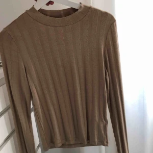  - Helt ny topp ifrån Gina