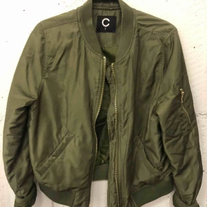  - Bomberjacka i fint skick!:-)