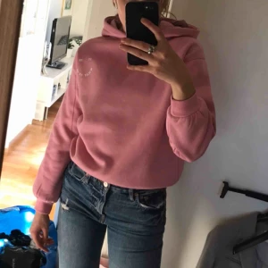  - Rosa gosig hoodie från zara (barnavdelningen, men passar mig som är S) som det står it is what it is på! Superfin💓💞💕🌟💫🔥 (skriv för fler bilder)❤️