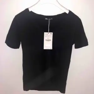 Helt ny, oanvänd t-shirt från Zara!🌟 Säljes pga felköp 