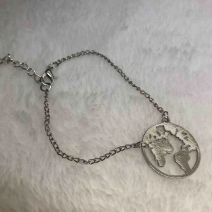  - Jättesnyggt silvrigt armband, aldrig använt/nytt 