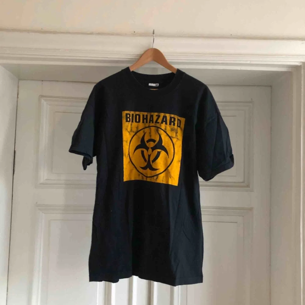 Biohazard från 2003 - Kan hämtas i Uppsala eller skickas mot fraktkostnad . T-shirts.