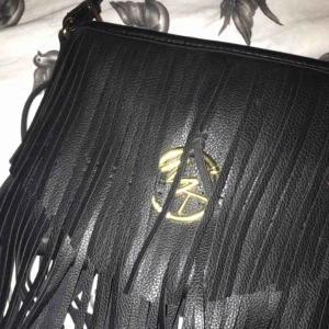  - Super snygg äkta MK väska! Kostade runt 899kr innan! Använd 3-4 ngt max.