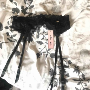  - Strumpebandshållare från Lindex, nytt skick har endast testat! Nypris 199kr. Bjuder på frakten