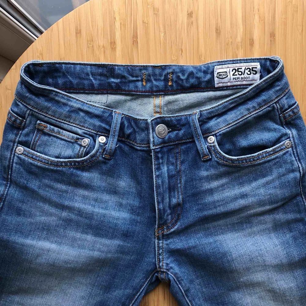 Bootcut jeans, low rise. Använd va 1 gång, väldigt bra skick. Nypris ca 600kr. Jeans & Byxor.