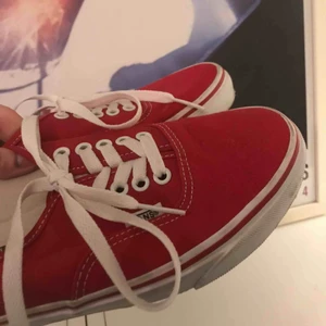  - Röda slip on vans! Använda 1 gång.  Storlek 38.5🎈💯❌ 