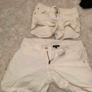  - 20kr styck eller 30 för båda finns i Lerum köparen står för frakt