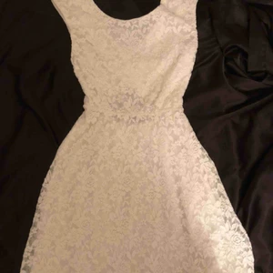  - Fin nästan oanvänd sommarklänning. Kunden betalar frakt(: