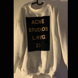  - ACNE tröja, vet ej om den är äkta då jag ärft den. Bra skick! 