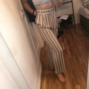  - Snygga randiga byxor från NAKD! Aldrig använda