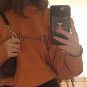 Orange fin Champion hoodie <3 sparsamt använd ! Står ej för frakt