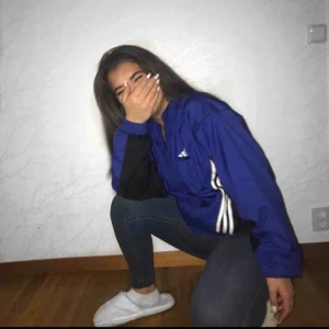  - Adidas, strl S/M, använd några gånger, bra skick, nice färger. Sitter bra. 