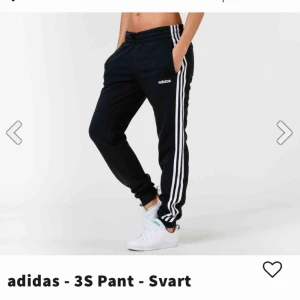 - Säljer mina adidas mjukis byxor pga sitter inte så fint på mig och har inte användning för dom använda få gånger buda mindre om de behövs❤️