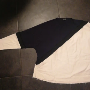  - Superfin, lite större tröja från Topshop!:) Fungerar till allt och är ganska tunn i tyget
