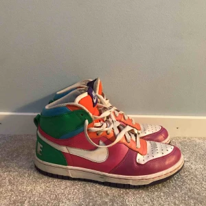  - Säljer mina asballa nike skor! Säljer pga dem är för små för mig tyvärr! Skorna är väldigt mycket 80-tal! Dem är dock lite slitna. Köpte dem second hand.💓🦋 