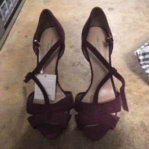  - Söker dessa i svart från zara 