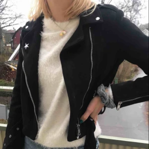  - Fin stickad tröja från hm, sticks inte alls ;)