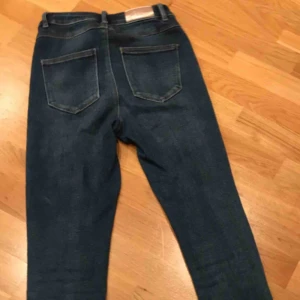  - Köpta från Vero Moda, använda ett fåtal gånger. Ett skönt material passar storlek S. Köpare står för frakten!