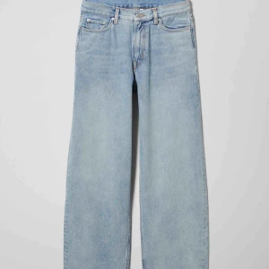  - Rail jeans i Miami blue från Weekday! Skutsåld färg