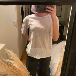  - T-shirt från Pull&Bear i bra skick! Kan mötas upp i Göteborg eller skicka. Frakt ingår i priset🥰