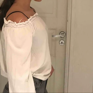  - Vit blus från Rut&Circle storlek s använd en gång 