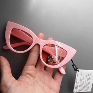 Solglasögon från Asos | Köp begagnat på Plick