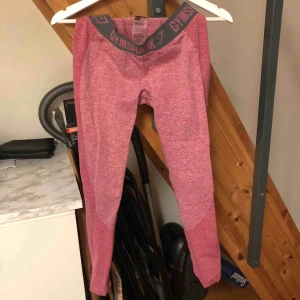  - Träningstights från Gymshark. Storlek S men är väldigt stretchiga. Aldrig använda.