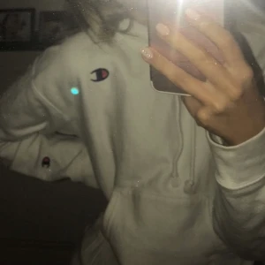 Champion hoodie strl s - Vit Champion hoodie i storlek S.