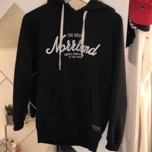 Norrland hoodie  - En hoodie i storlek XS 