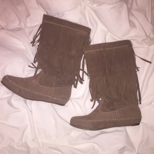  - Stövlar använda två gånger sen har de bara legat på hyllan 