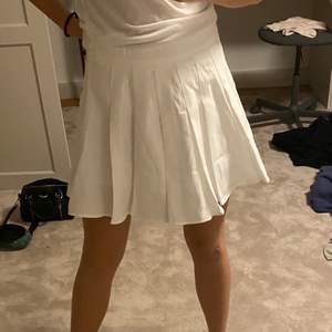 trendig ”tennisskirt” i storlek s, aldrig använd
