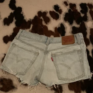 Levis shorts 501 - Typ jordens snyggaste short älskar dessa över allt men somsagt försmå, bara använda 1 sommar