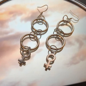 Venus big rings - Dessa + massor mer finns i min webshop på Instagram @stellaa.handmade 🖤