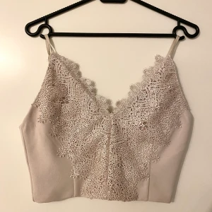 Topp  - Topp från bikbok. Använd endast 1 gång