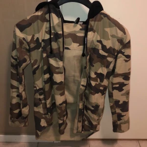 Militär jacka  - Stl 32 