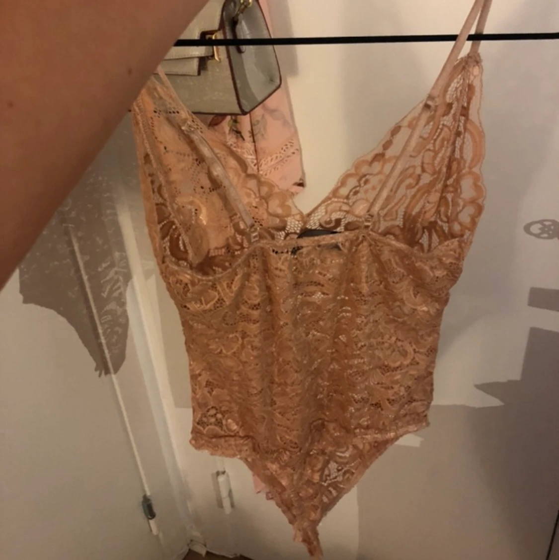 Puderrosa spetsbody - 91