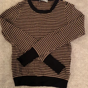 ZARAtröja!  - ZARA Knit tröja! 100 kr och den är din! (Inklusive frakt) 💗💗💗 Använd 2-3 gånger 