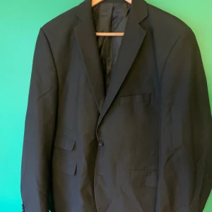 Svart kavaj från Cause and consequences - Svart elegant kavaj i mycket gott skick