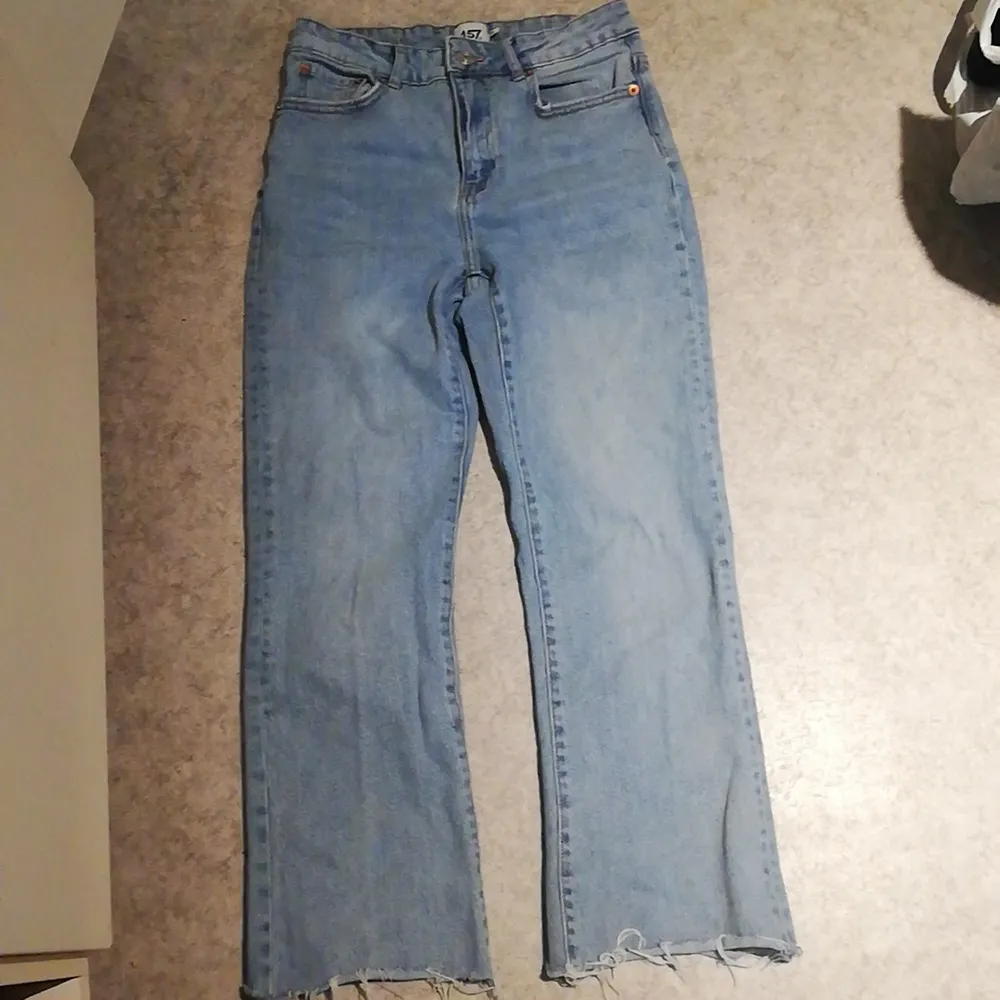 Jag köpte den för tre dagar sedan och använde den bara när den är helt ny. Jeans & Byxor.