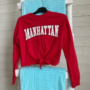 Crop top - Röd crop top från H&M i nyskick. ✨