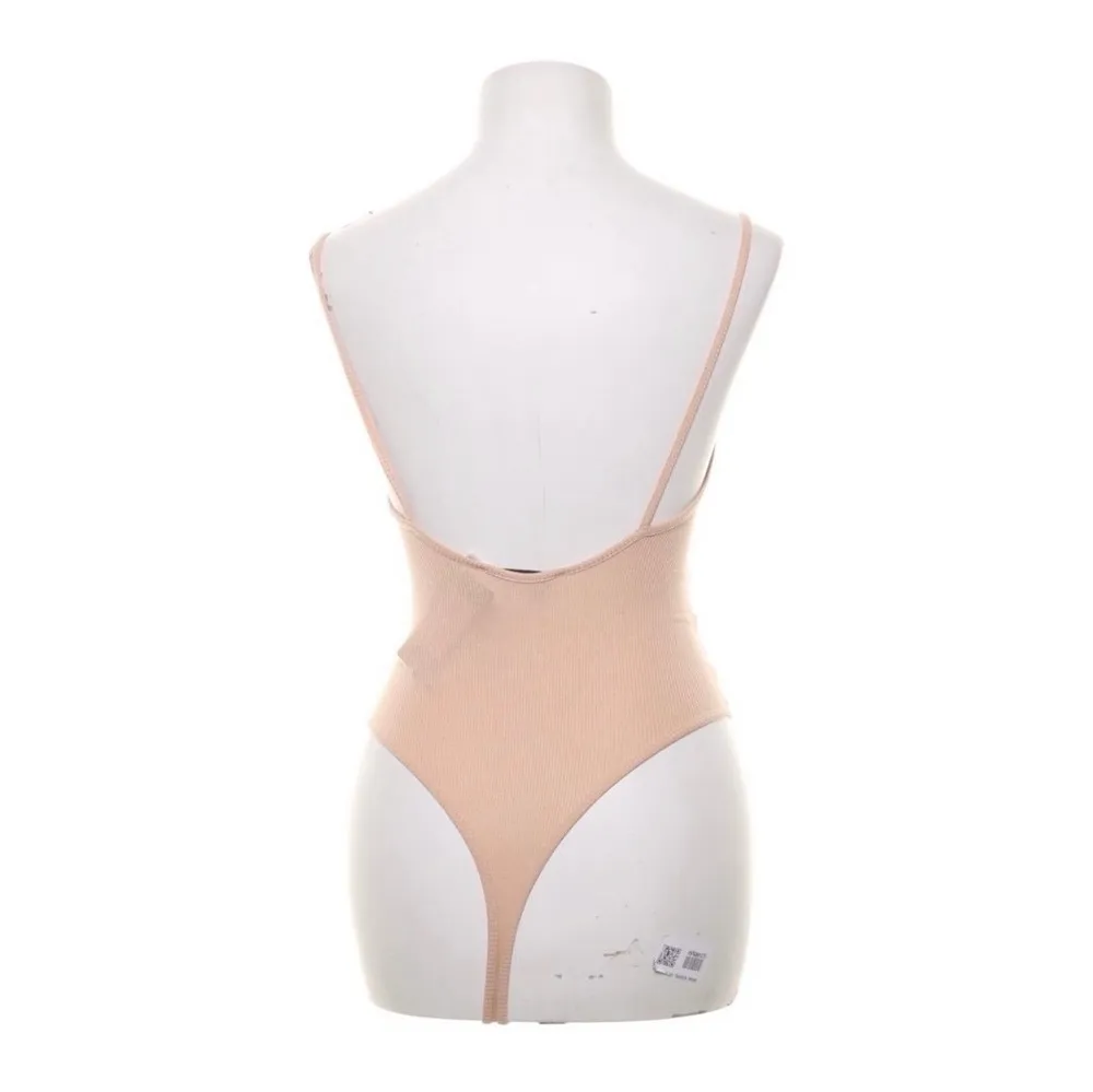 Beige Rebecca Stella body storlek S. Endast provad, dock ej prislapp kvar. . Toppar.