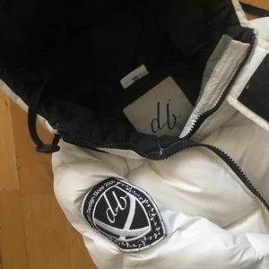Dbrand jacka - Ganska bra skick , sytt invändigt men inget som syns eller stör