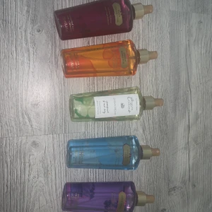  Victoria secret  -  Jag säljer dessa Victoria secret parfymer eftersom de inte kommer till användning 1 för 15 eller alla för 40