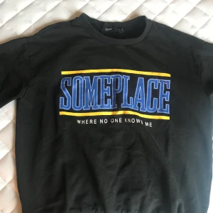 Tröja S  - Tröja i storlek S, köpt utomlands men kom tuvärr inte till användning, ganska tunnt material men super skön  😊