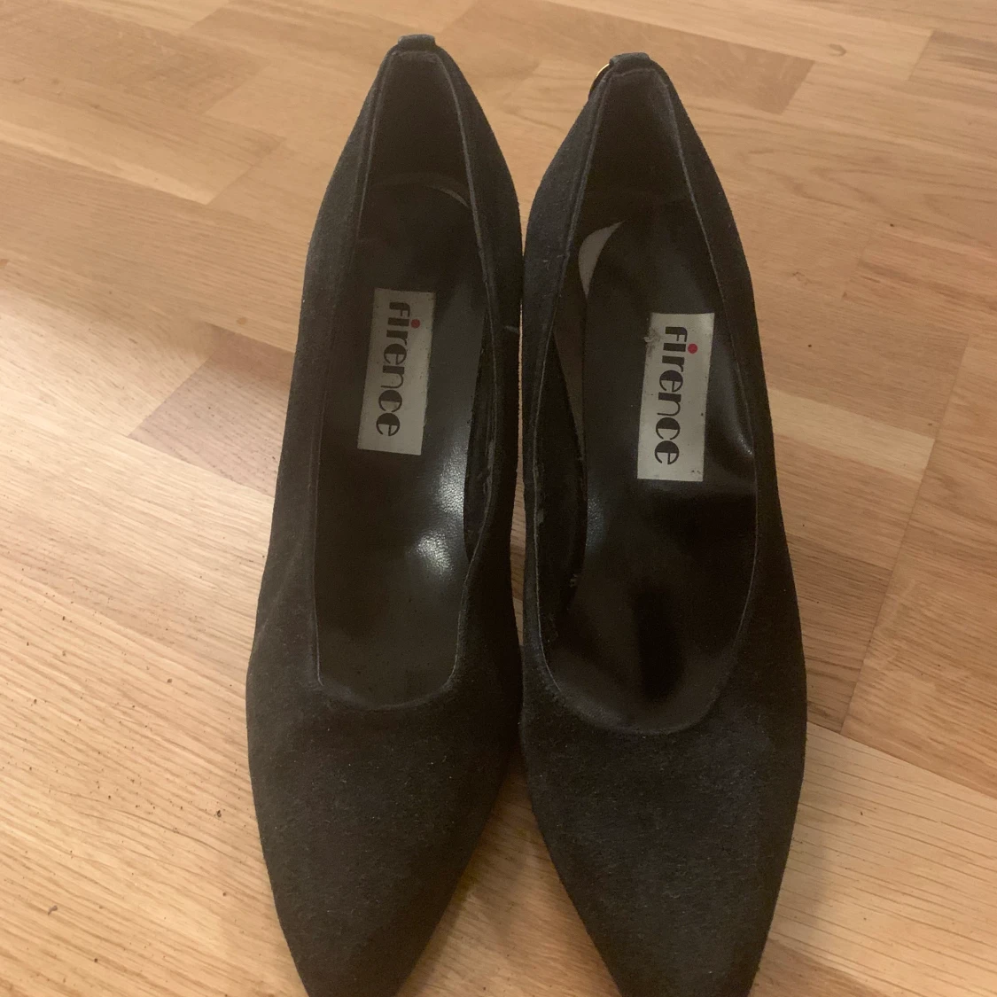 Klackskor i svart sammet - 90