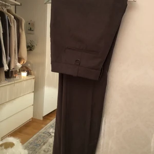 Kostymbyxor Stockholm LM - Raka kostymbyxor från Stockholm LM. Super fint skick, storlek 40.