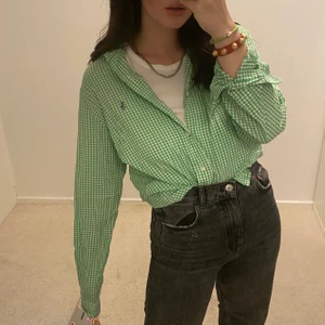 Skjorta Ralph Lauren  - Pastell grön skjorta från Ralph Lauren. Snyggt oversize 